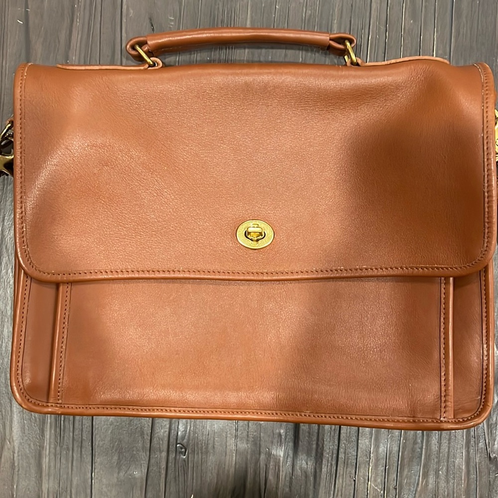 Vintage Coach 1994 Colebrooke Mens/Womens
Briefcase in British Tan. Style 5181